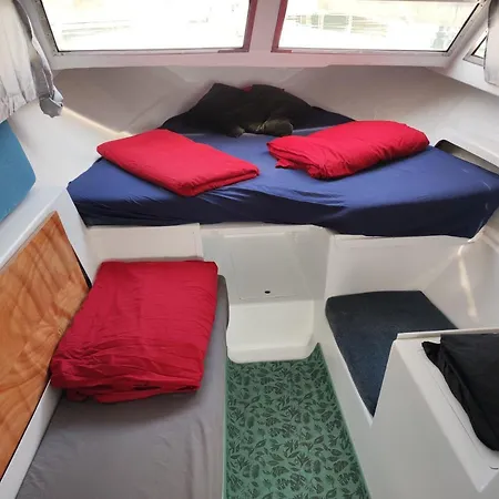 Botel Nice Boat To Sleep In & Parking Barcelona