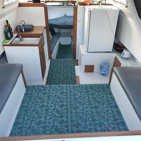 Nice Boat To Sleep In & Parking * バルセロナ